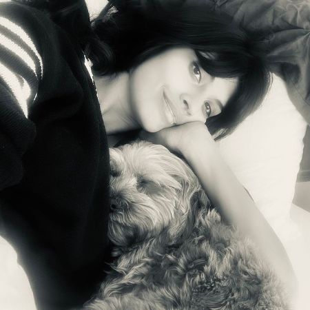 Jameela Jamil takes a selfie with her pet